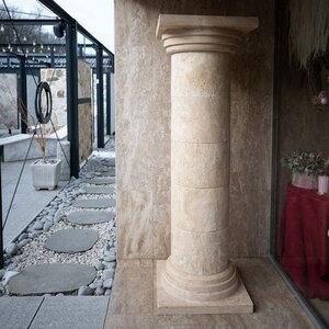 Colonne romaine en travertin Classic Riven, 30 x 42 x 42 cm