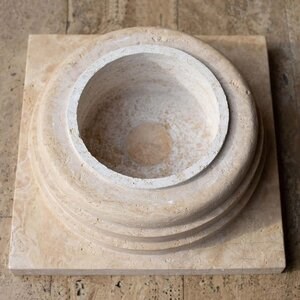 Base de colonne en travertin Romano Classic Riven, 60 x 60 x 20 cm