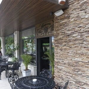 Ardoise brun rouille 3D Strips | Pierre décorative pour bardage vertical, extérieur-intérieur (10-12/palette)