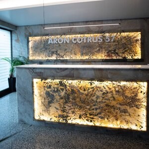SKIN Stone Sheet - Indian Autumn doorschijnend 210 x 105 cm