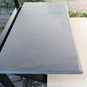 Nero Ardoise Riven + 1 Longueur Bullnose, 60 x 40 x 3 cm