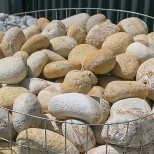 Regenboog Zandsteen Pebbles 10-30 cm KG