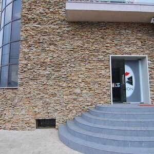 Ardoise Homa 3D Strips | Pierre décorative pour bardage vertical, extérieur-intérieur (10-12/palette)
