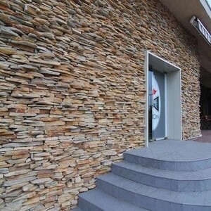 Ardoise Homa 3D Strips | Pierre décorative pour bardage vertical, extérieur-intérieur (10-12/palette)