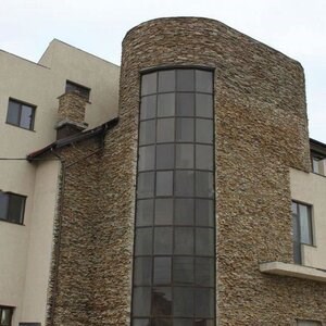 Ardoise Homa 3D Strips | Pierre décorative pour bardage vertical, extérieur-intérieur (10-12/palette)