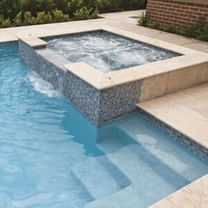 Travertin Classic Cross Cut brossé + Bullnose 1 L, 61 x 30.5 x 3 cm, escaliers et margelles de piscine