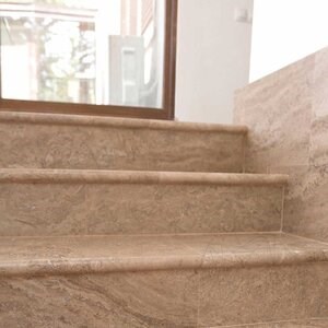 Latte PREMIUM Travertin Brossé & Taillé, Escalier/Chemin de Piscine, 61 x 30.5 x 3 cm