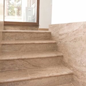 Latte PREMIUM Travertin Brossé & Taillé, Escalier/Chemin de Piscine, 61 x 30.5 x 3 cm