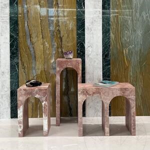 Table basse Archy en travertin rouge opium