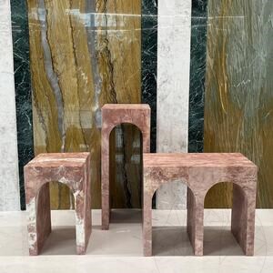 Table basse Archy en travertin rouge opium