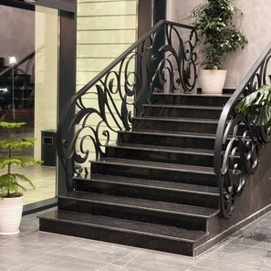Maatwerkstukken Polished Black Pearl Granite (Trappen / Vensterbank / Werkblad) 2 cm