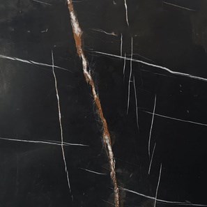 Sahara Noir gepolijste marmeren plaat 2 cm