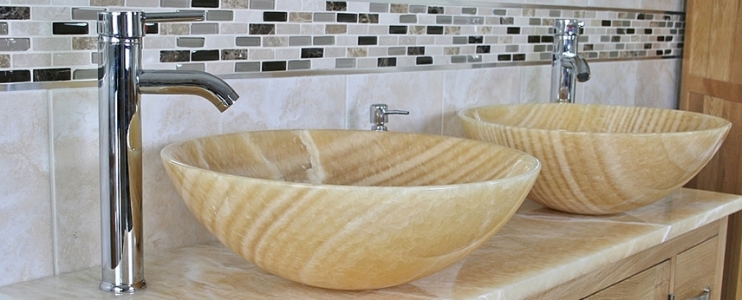 Belles vasques de salle de bain en onyx